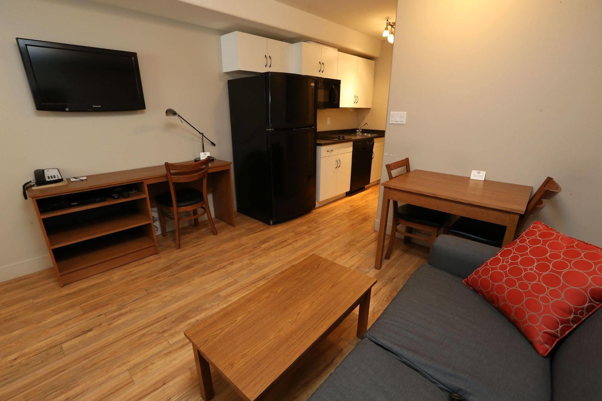 Platinum Residences Fort Mcmurray Esterno foto