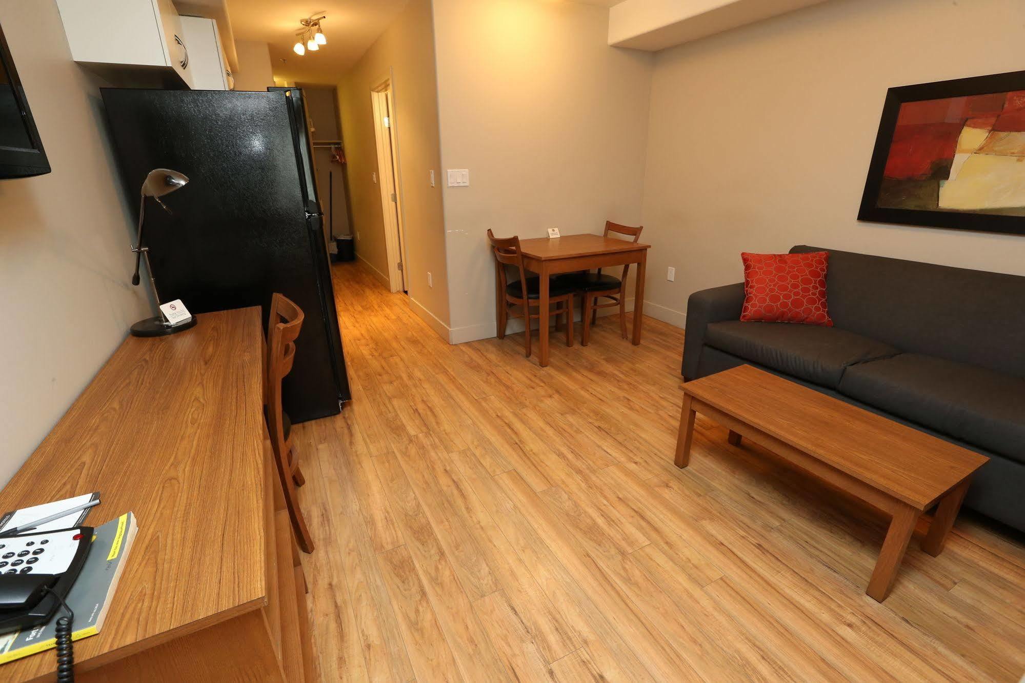 Platinum Residences Fort Mcmurray Esterno foto