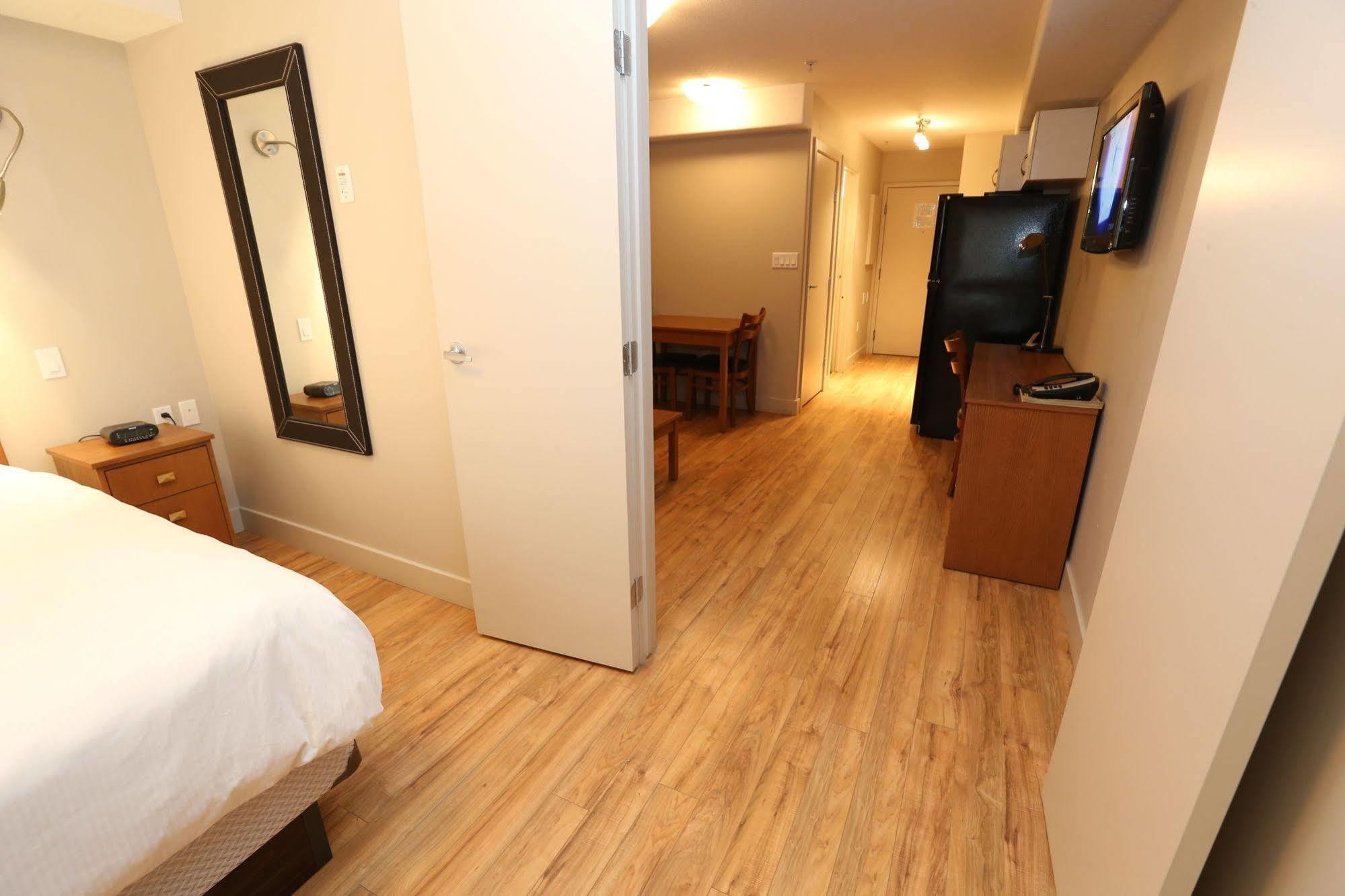 Platinum Residences Fort Mcmurray Esterno foto
