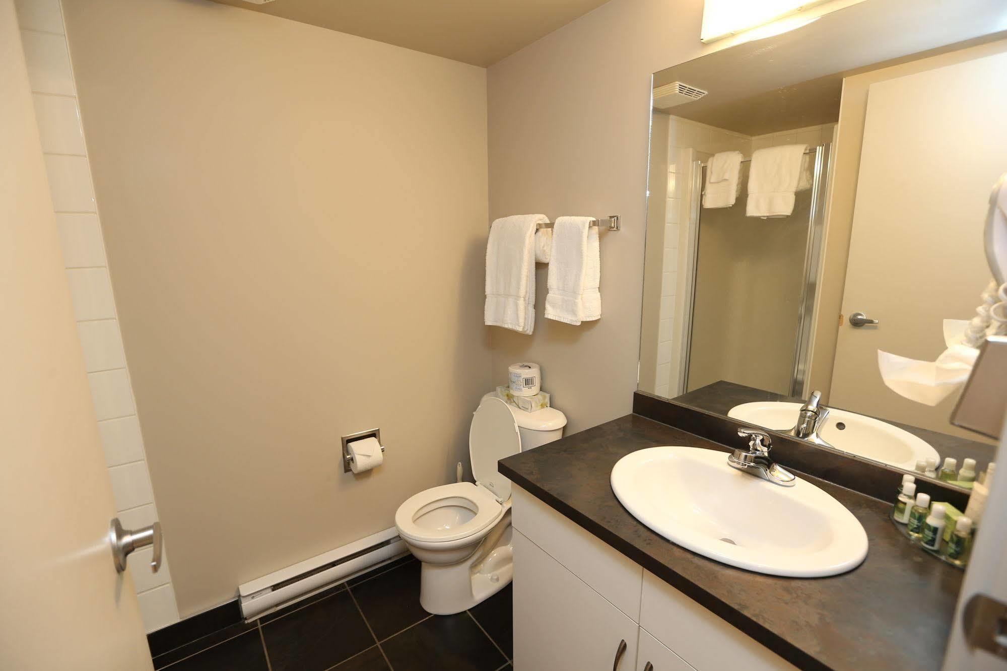 Platinum Residences Fort Mcmurray Esterno foto