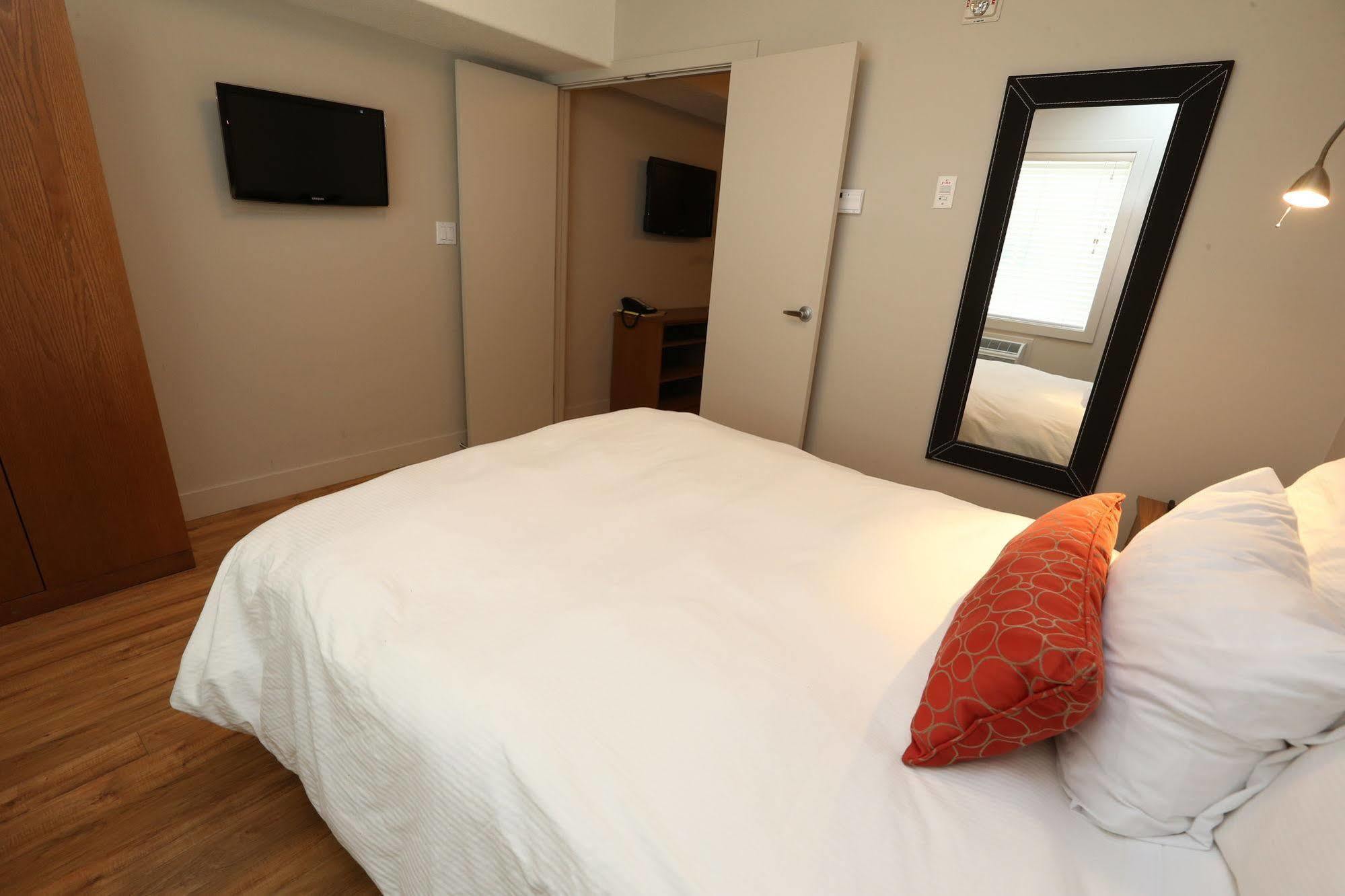 Platinum Residences Fort Mcmurray Esterno foto